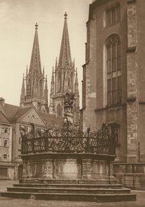 Regensburg, fonte de 1721 na Neupfarrplatz e torres da catedral; Regensburg, The Fountain (1721) na "Neupfarr Platz" e Cathedral (foto p/b) de Kurt Hielscher