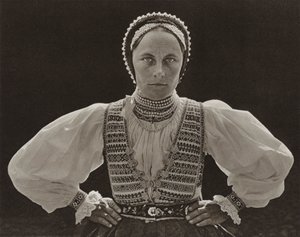 Roménia: Ghinda, mulher saxónica (foto a p/b)