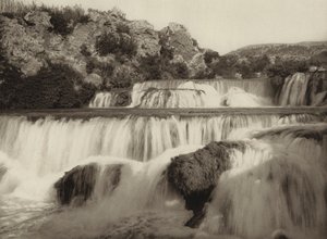 Iugoslávia: Krka Falls (foto p/b) de Kurt Hielscher