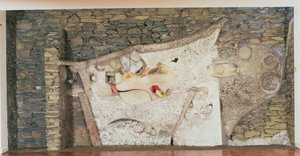Relevo da parede "Merzbarn" de Kurt Schwitters