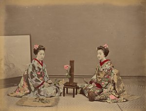 A flor mantém-se viva ao ser colocada na água de Kusakabe Kimbei