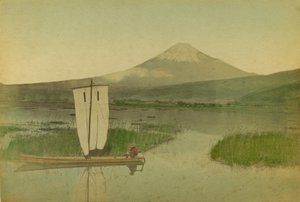 Japão: Monte Fuji-Yama (Fuji Yama) com um veleiro em primeiro plano no Lago Hokome