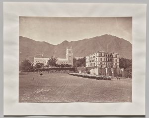 Sem título (Hong Kong, Catedral de São João, do Parade Ground, H.M. Regiment on Parade) de Lai Fong (Afong Studio)