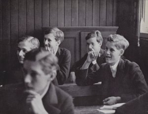 O lado mais leve da aprendizagem, uma divisão em Novas Escolas, Eton (foto a p/b) de Laszlo Moholy Nagy