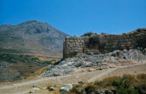 As muralhas da acrópole: local da antiga cidade de Micenas, no Peloponeso (1500-1100 a.C.) Grécia