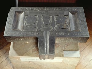 Mesa votiva de Hor-ir-aa, Saite (basalto)