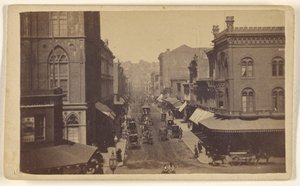 Montgomery Street a partir de Market Street; São Francisco; Instantâneo. de Lawrence and Houseworth