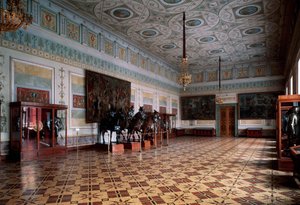 O Knight Hall Arsenal do Hermitage em São Petersburgo, século c19