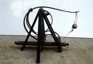 Uma catapulta. Modelo do desenho de Leonardo da Vinci (Leonardo da Vinci). Museu de Ciência e Tecnologia, Milão.