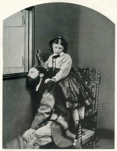 Na janela, c1860s, 1948. de Lewis Carroll
