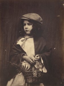 Jovem segurando uma cesta de Lewis Carroll