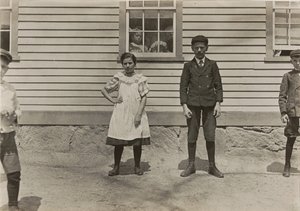 Edward St. Germain e sua irmã Delia, trabalhadores da fábrica, Phoenix, Rhode Island, abril de 1909