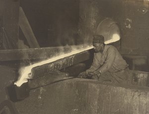 [Ajudante de moldador, Fábrica de Locomotivas Baldwin] de Lewis W. Hine