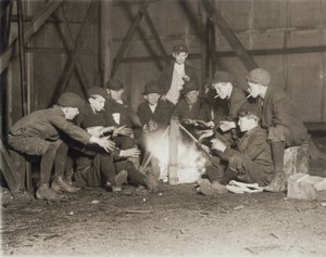 Grupo de ardinas às 22:00 de Lewis Wickes Hine