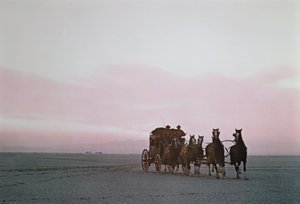 Uma diligência da Wells Fargo numa corrida publicitária moderna nas planícies do Oeste (foto) de Unbekannt Unbekannt