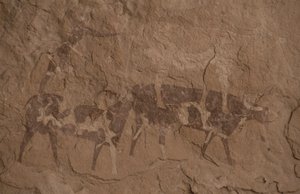 Gado e figuras humanas, pintura rupestre, Oued em Djeran, Perto de Djanet, Tassili n