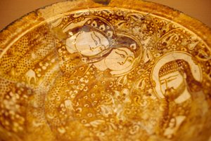 Placa decorada com rostos masculinos e femininos, de Kashan, Irão de Unbekannt Unbekannt