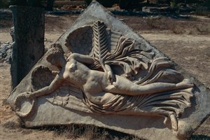 Relevo do Arco de Septimus Severus no Fórum Severan que retrata os Goddes Alados da Vitória, Líbia, Tripolitânia Histórica, Leptis Magna (Lista do Patrimônio Mundial da UNESCO) de Unbekannt Unbekannt