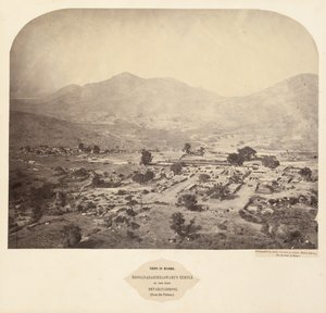 Vistas em Mysore: O templo de Bhoganarasimhaswami, no forte, Devarayadroog (do planalto) de Lieutenant Colonel Henry Dixon