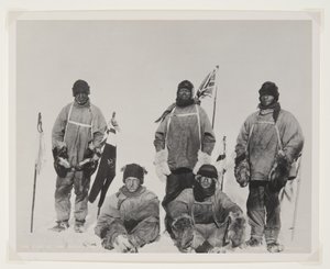 Os Cinco no Pólo Sul (impressão de brometo) de Lieutenant Henry Robertson Bowers