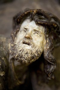 Peça de altar, painel esquerdo, detalhe, O porte da cruz (pedra pintada) de Ligier Richier