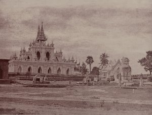 Amerapoora: Sindu Shwe koo Pagoda de Linnaeus Tripe
