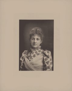 Retrato da pianista e compositora Liza Lehmann 1862-1918. de London . Photo studio W. and