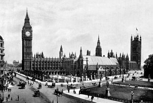 As Casas do Parlamento e Westminster Hall, vistas da Praça do Parlamento, Londres, c1905. de London Stereoscopic and Photographic Co