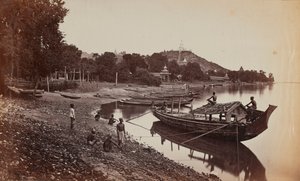 Barcos em Ava, Birmânia bw foto de Lord Henry Rawlinson