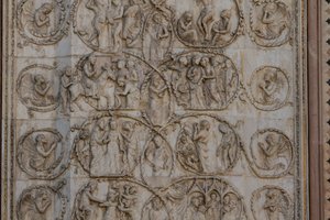 Cenas da vida de Cristo, Histórias do Novo Testamento, baixos-relevos de Lorenzo Maitani (antes de 1275-1330), terceiro pilar, fachada da catedral de Orvieto, Úmbria, Itália de Lorenzo Maitani