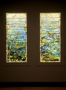 Janela com Estrela do Mar ("Primavera") e Janela com Anêmona do Mar ("Verão"), c.1885-1895 (vidro, chumbo, ferro e moldura de madeira (original))