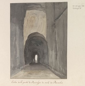 Ingang van grot Crypta Neapolitana (de Grotta di Posillipo) aan de kust van Pozzuoli
Entrada na caverna Pausilype do lado de Pozzuoli (título sobre o objecto)
Viagem a Itália, Sicília e Malta - 1778 (título da série) de Louis Ducros