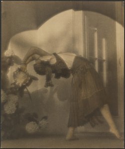 [Uma mulher romani a dançar] de Louis Fleckenstein