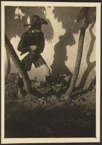 [Rapaz com fato de pirata]. de Louis Fleckenstein