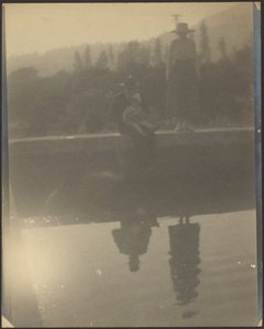 [Figuras refletidas na água] de Louis Fleckenstein