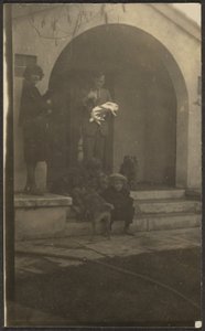 [Família de Florença com coelho de estimação] de Louis Fleckenstein