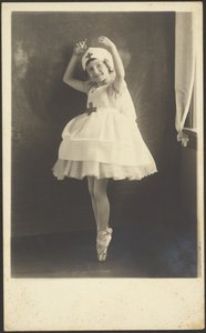 Helen Boothe como Rosie da Cruz Vermelha