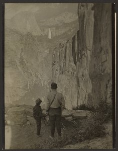 Liberty Cap e Nevada Falls, vistas a partir do Ledge Trail, no Parque Nacional de Yosemite de Louis Fleckenstein
