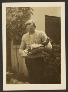 [Homem com pombos]. de Louis Fleckenstein