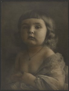 [Retrato de uma criança em gaze] de Louis Fleckenstein
