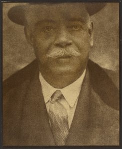 [Retrato de um homem com a aba do chapéu] de Louis Fleckenstein