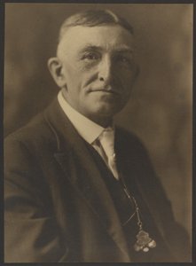[Retrato de um homem com relógio de bolso] de Louis Fleckenstein
