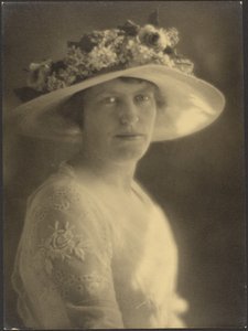 [Retrato de uma Mulher Banhada pela Luz] de Louis Fleckenstein