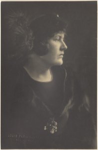 [Retrato de uma mulher com capa de peles]. de Louis Fleckenstein