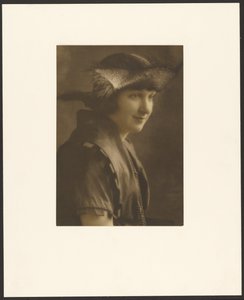 [Retrato de uma mulher com chapéu de palha]. de Louis Fleckenstein