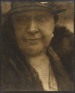 [Retrato de uma mulher com brinco de diamante]. de Louis Fleckenstein