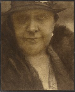 [Retrato de uma mulher com brinco de diamante]. de Louis Fleckenstein