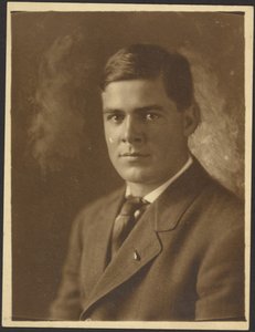 [Retrato de um jovem com alfinete de lapela]. de Louis Fleckenstein
