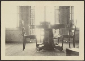 [Mesa e cadeiras]. de Louis Fleckenstein