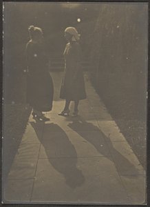 [Duas Mulheres e Sombras]. de Louis Fleckenstein